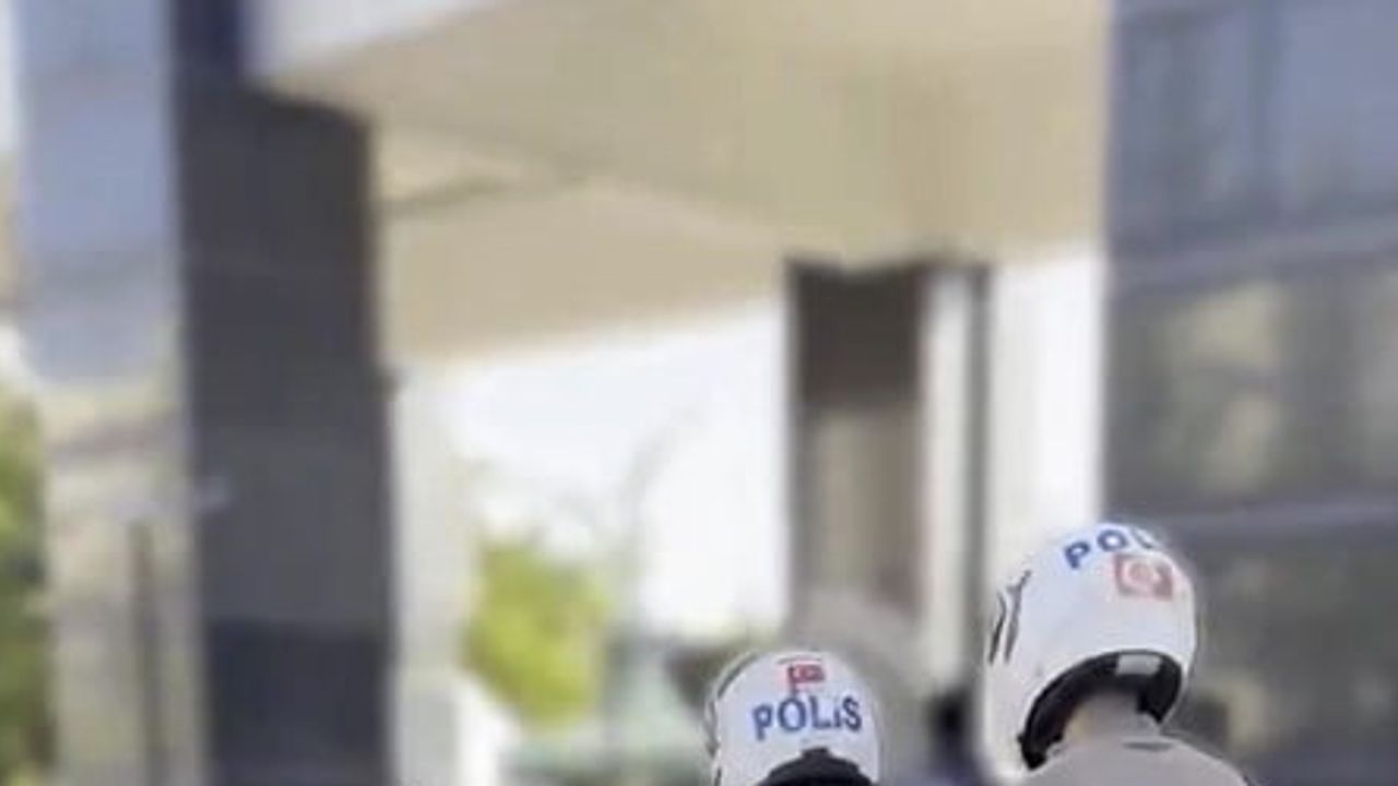 Motosikletli polis timleri KPSS adaylarını sınava yetiştirdi