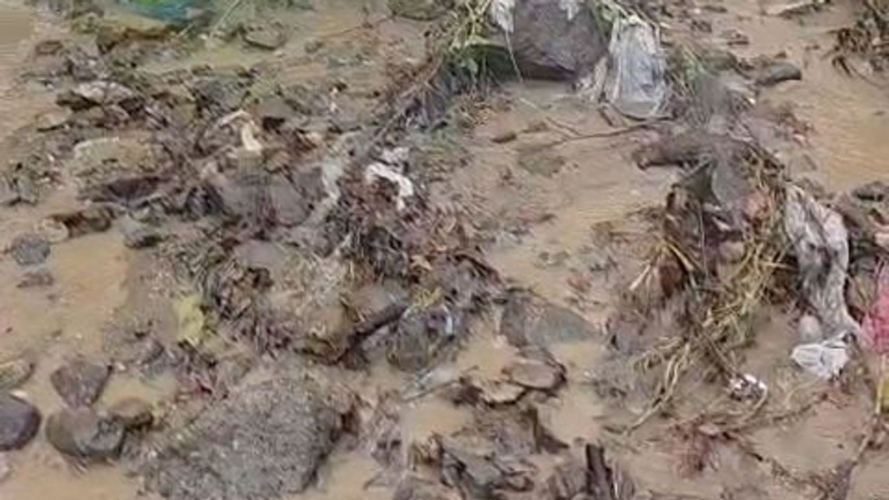 Mudanya'da Karanlık Dere'nin akışı açılarak taşkın riski azaltılıyor