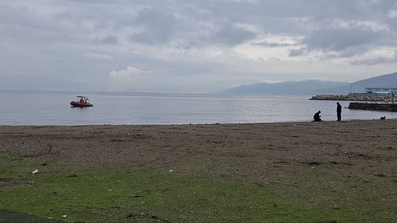 Mudanya'da sahilde bulunan erkek cesedinin kimliği araştırılıyor