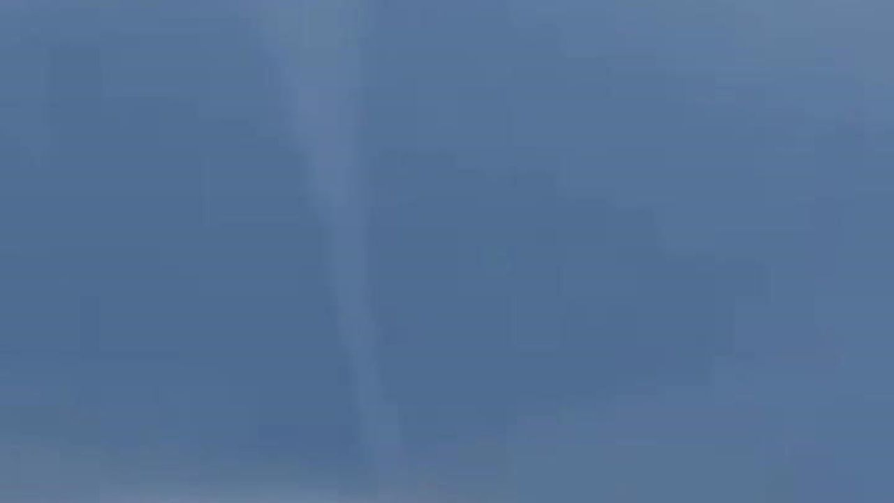 Mudanya kıyılarında deniz ve gökyüzü arasında hortum anları