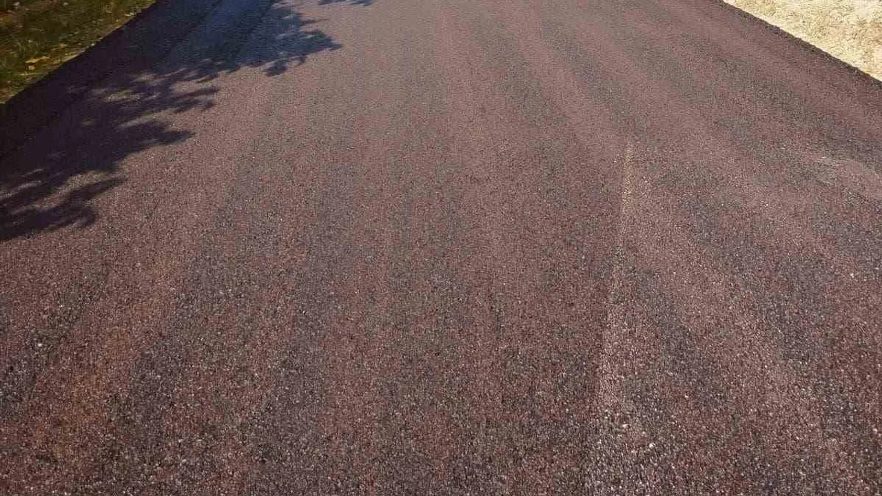 Mudurnu'da 7,2 kilometrelik köy yolu sıcak asfaltla dönüşüyor