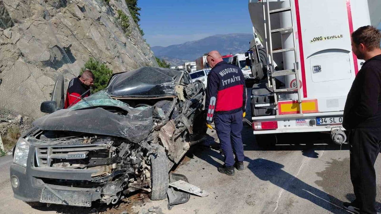 Mudurnu'da kafa kafaya çarpışma: pikap sürücüsü hayatını kaybetti
