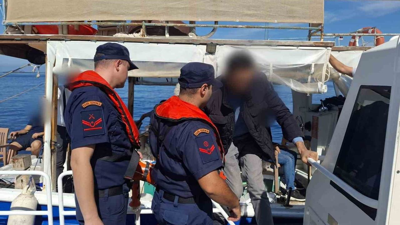 Muğla açıklarında denizden müdahale: iki vatandaş Sahil Güvenlik tarafından tahliye edildi