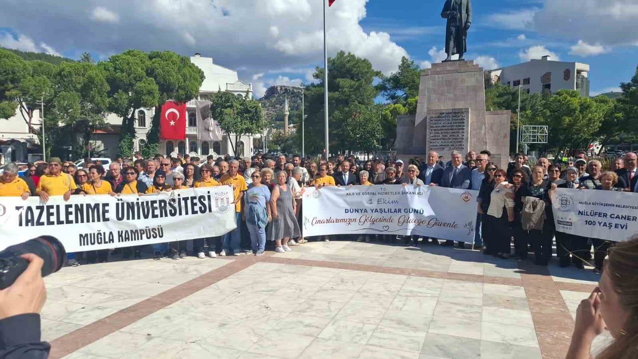 Muğla'da 100 yaş evi yürüyüş ve kokteylle Dünya Yaşlılar Günü'ne renk kattı