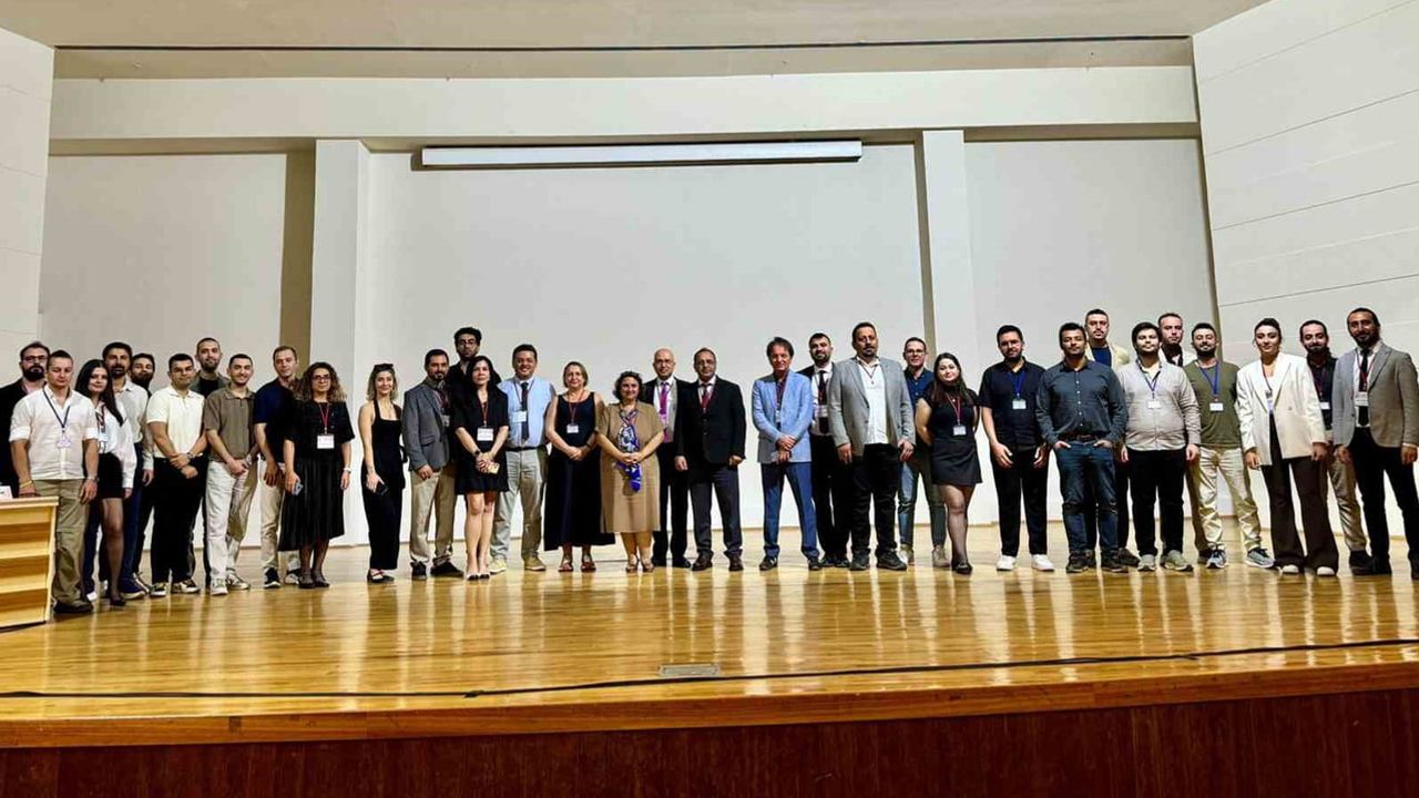 Muğla’da minimal invaziv yaklaşımlar ve canlı mastektomi gösterimi