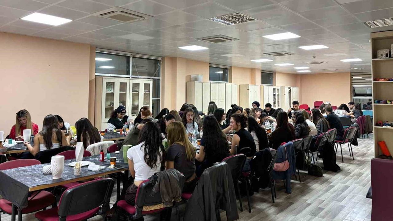 Muğla'da öğrenciler seramik vazolarda estetik ve el becerisi geliştirdi