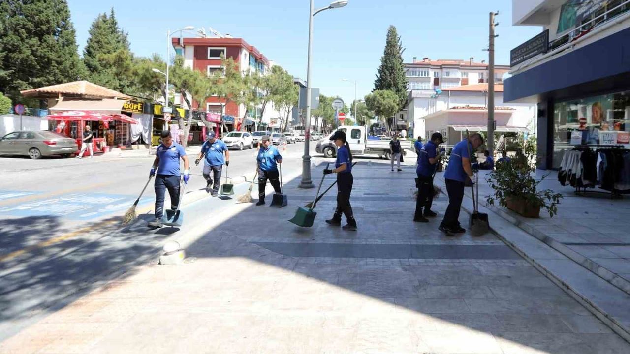 Muğla'da temiz ve sağlıklı kent için 13 ilçede kesintisiz temizlik çabası