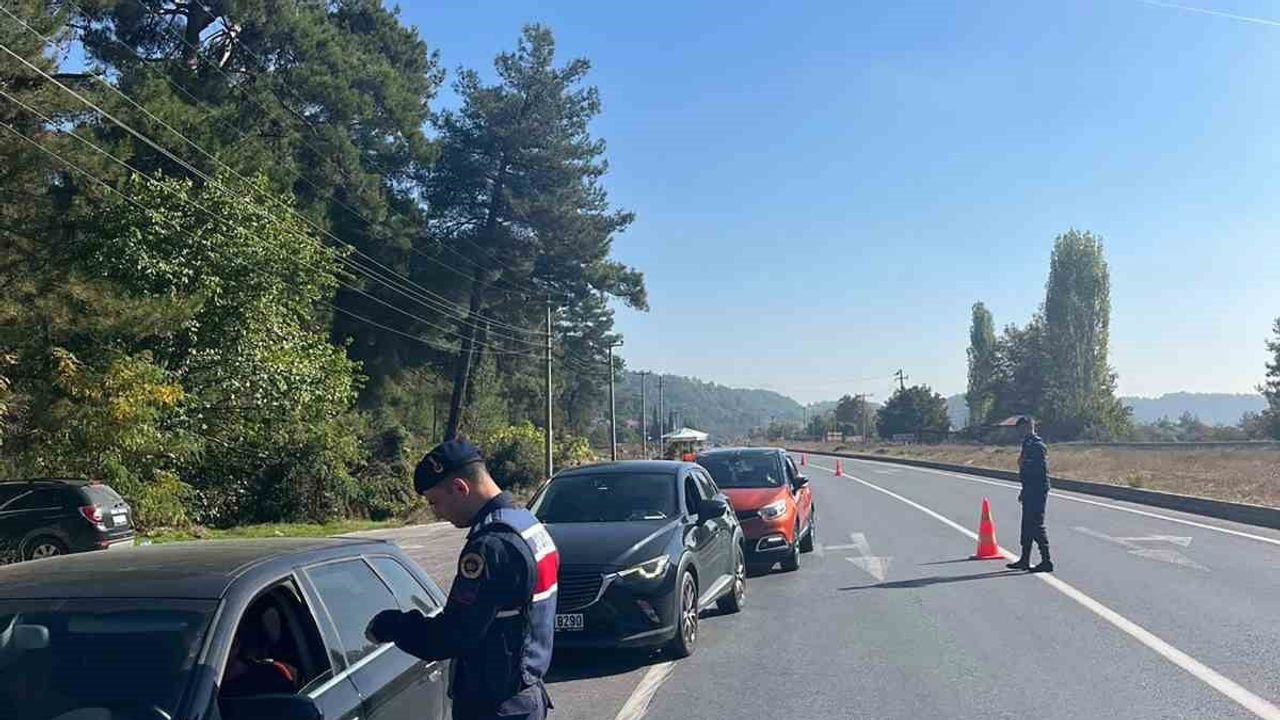 Muğla’da trafik güvenliği için sıkı uygulama, haftalık denetimde 27 bin 741 araç incelendi