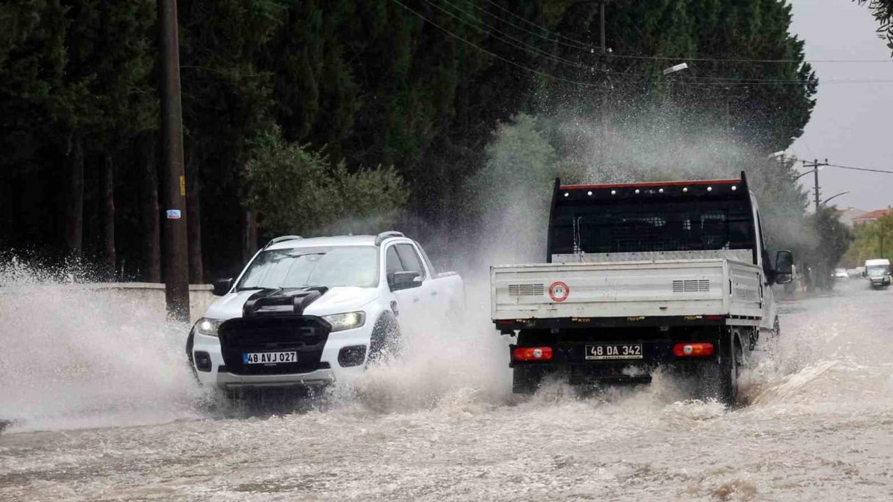 Muğla’da yedi ilçede kuvvetli yağış uyarısı: yer yer aşırı yağış bekleniyor