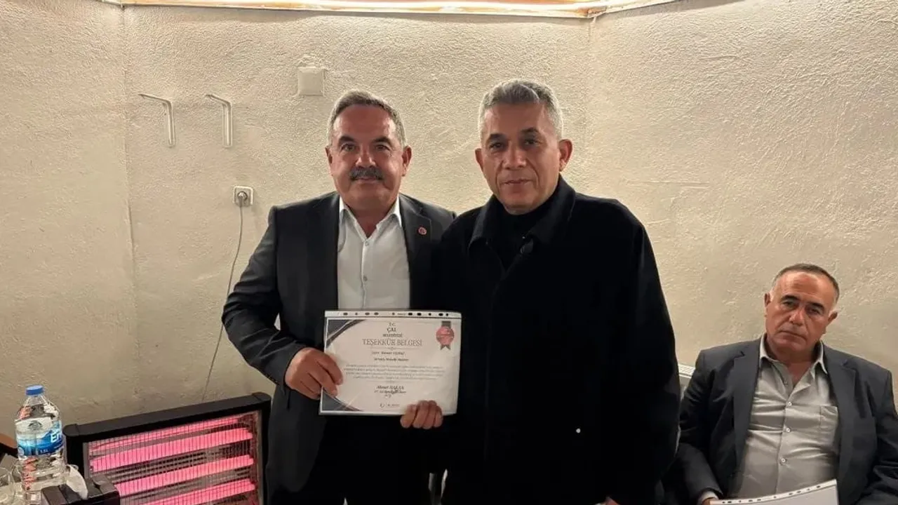Muhtarların emeğine vefa: Çal belediyesinden teşekkür belgesi