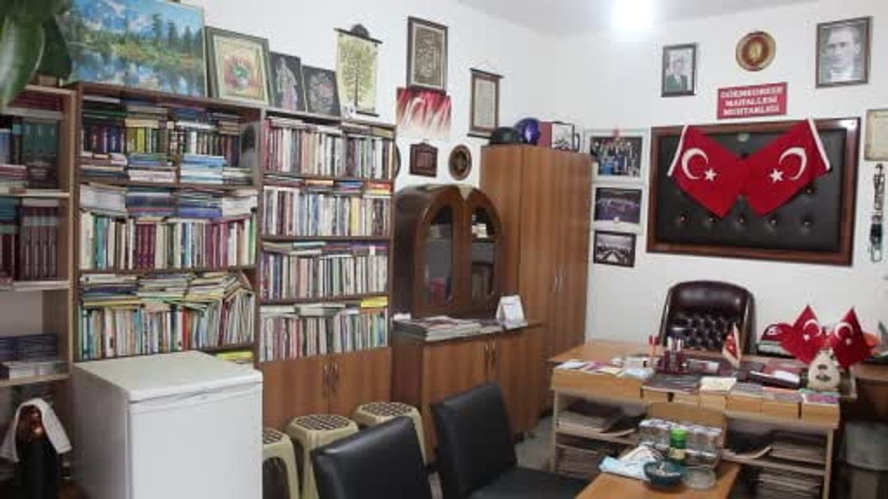 Muhtarlık bürosundan mahalleye 5 bin kitaplık mini kütüphane