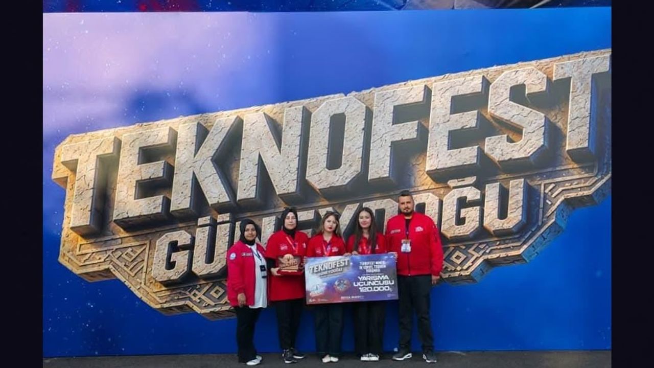 Mukarnasla sahne kurdular: BAÜN'lü ekip TEKNOFEST'te üçüncü oldu