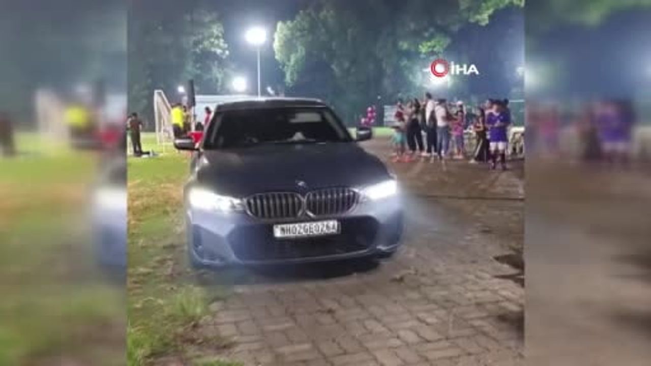 Mumbai'de Tiger Shroff'un aracına silahlı saldırı: iki kişi yaralandı