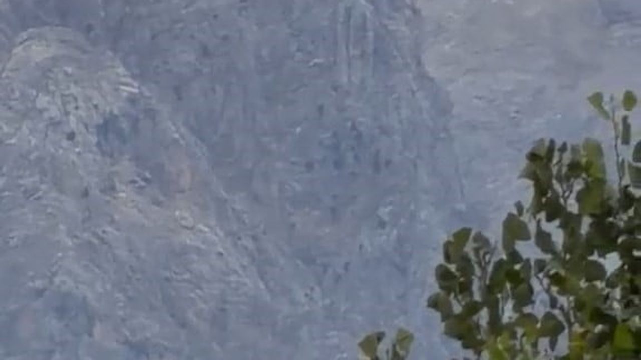 Munzur zirveleri mevsimin ilk karıyla beyaza büründü