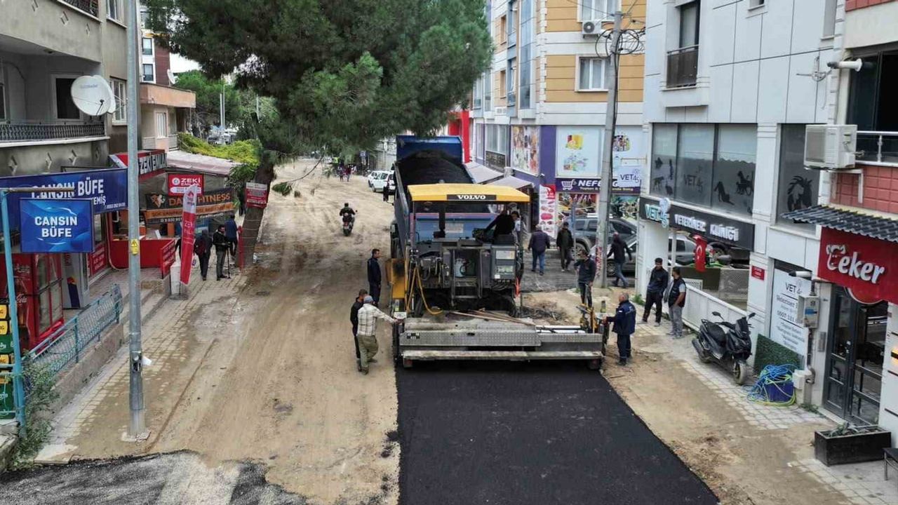 Muradiye’de kış öncesi sıcak asfaltla ulaşım rahatlıyor