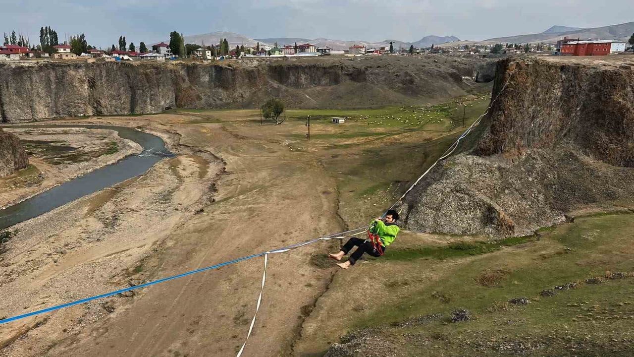 Murat Kanyonu'nda yüksekte denge: 120 metre süren highline gösterisi