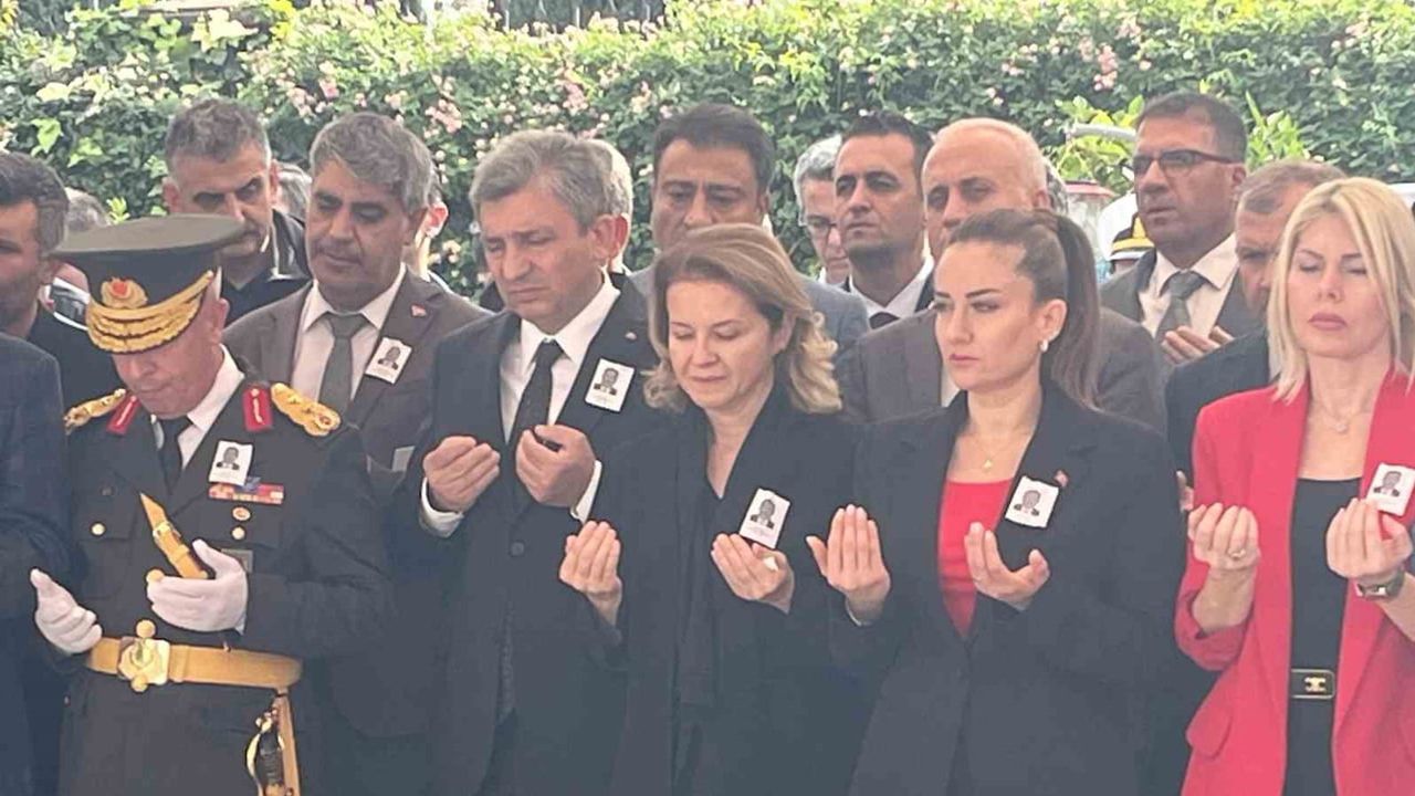 Muratpaşa'da görev aşkıyla tanınan kaymakam İhsan Kara son yolculuğuna uğurlandı