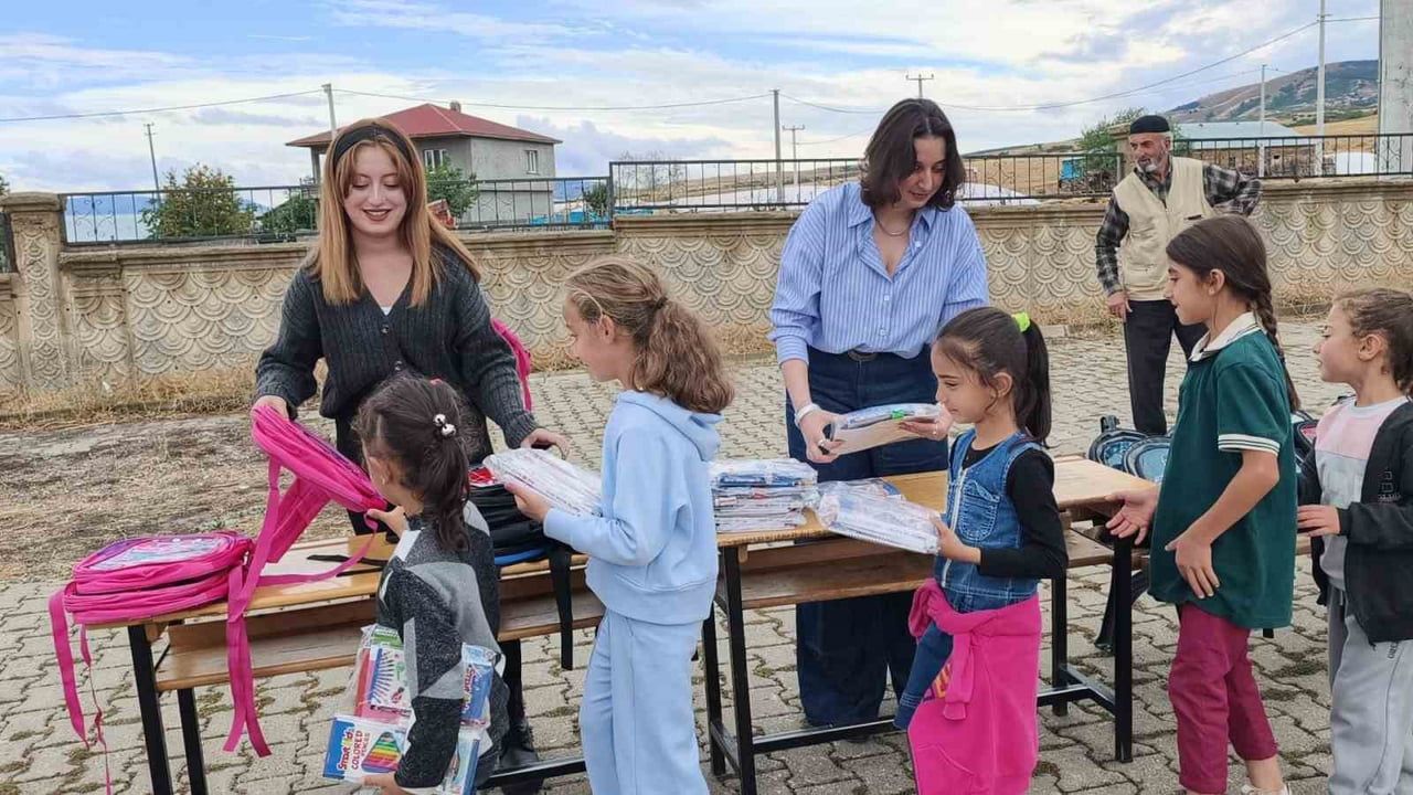 Muş'un köylerine 12 yıllık umut taşıyan polis