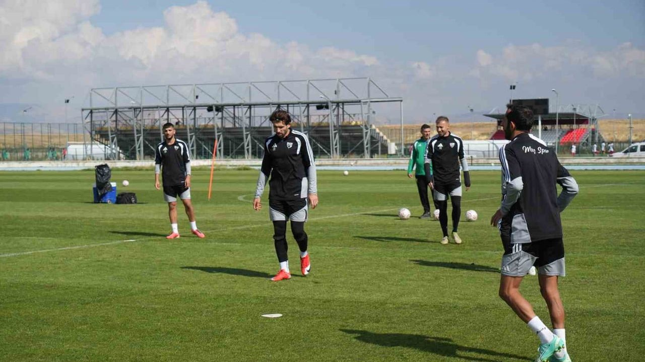 Muşspor Şanlıurfa'da Kastamonuspor maçı için sıkı çalışıyor