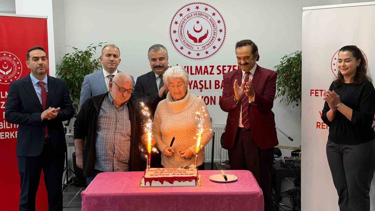 Müzikle köprü kurdular: huzurevi sakinleri ve koruma altındaki çocuklar bir araya geldi