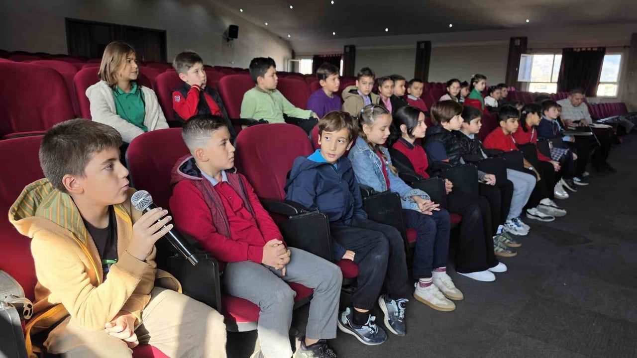 Nazilli'de ilçe müdürü gençlerin sesi oldu