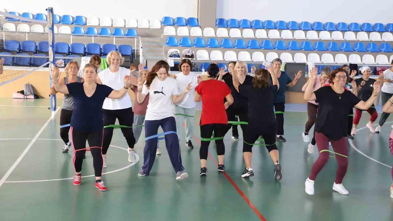 Nazilli'de kadınlar sabah sporuyla güne birlikte başlıyor