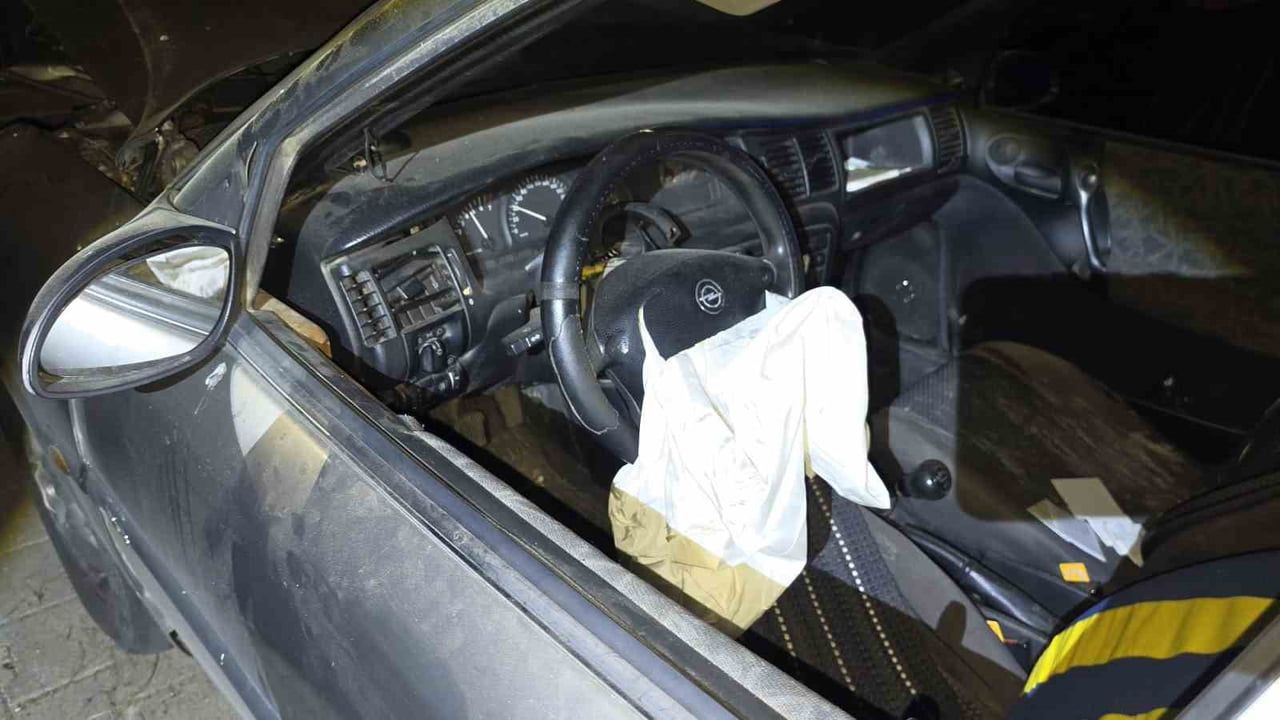 Nazilli'de piknik alanına yuvarlanan otomobilin sürücüsü itfaiye ekiplerince kurtarıldı