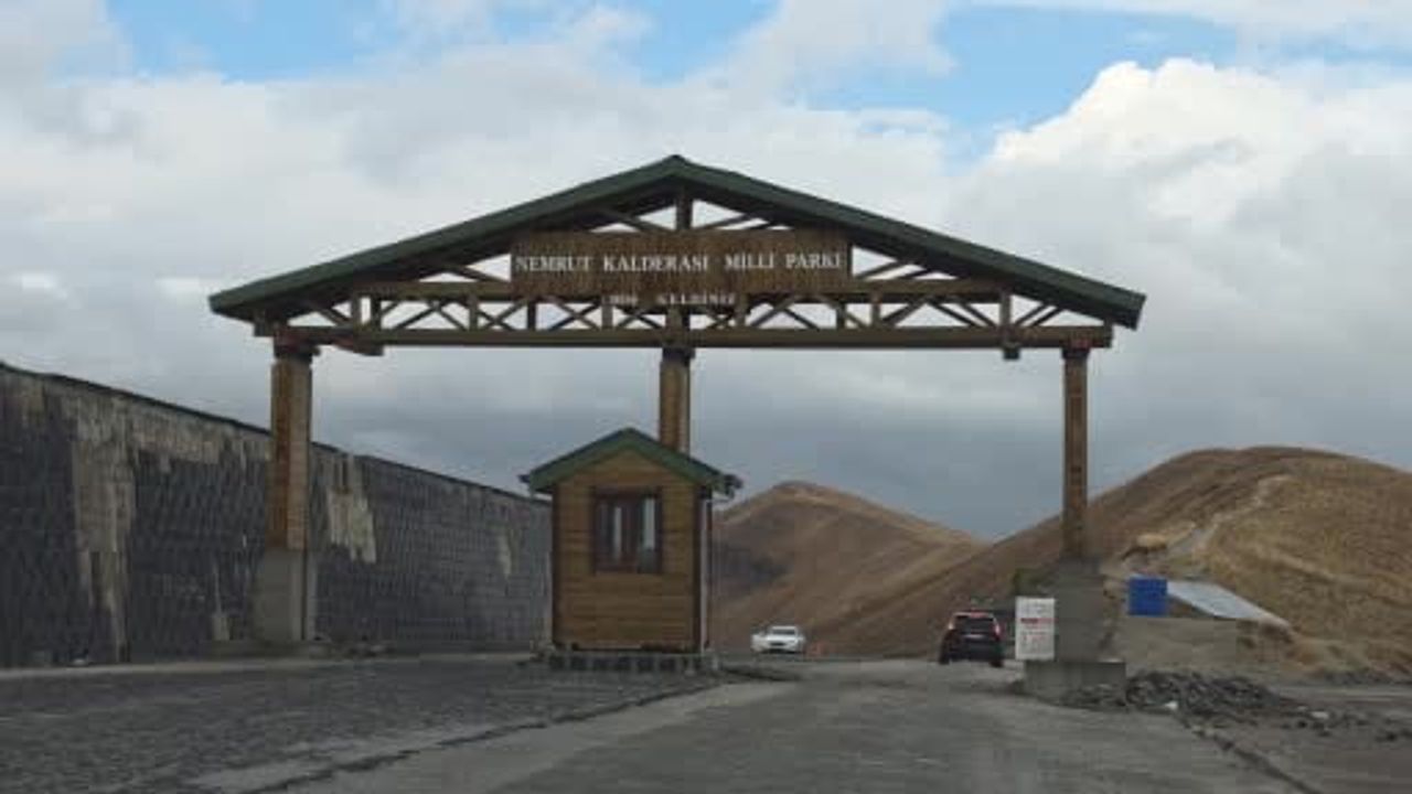 Nemrut Kalderası'nda sonbaharın renk oyunları
