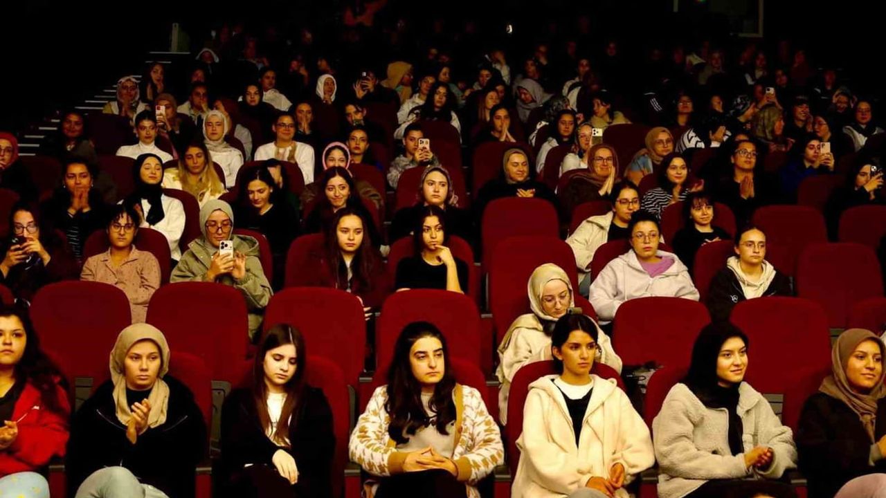 Neşet Ertaş türküleri Halime Hatun yurdunda yankılandı