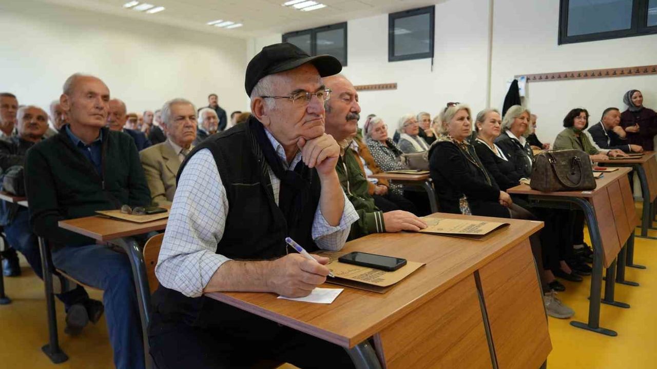 Niğde'de 60+ tazelenme üniversitesi eğitime başladı, ileri yaştakiler ilk derslerine kavuştu