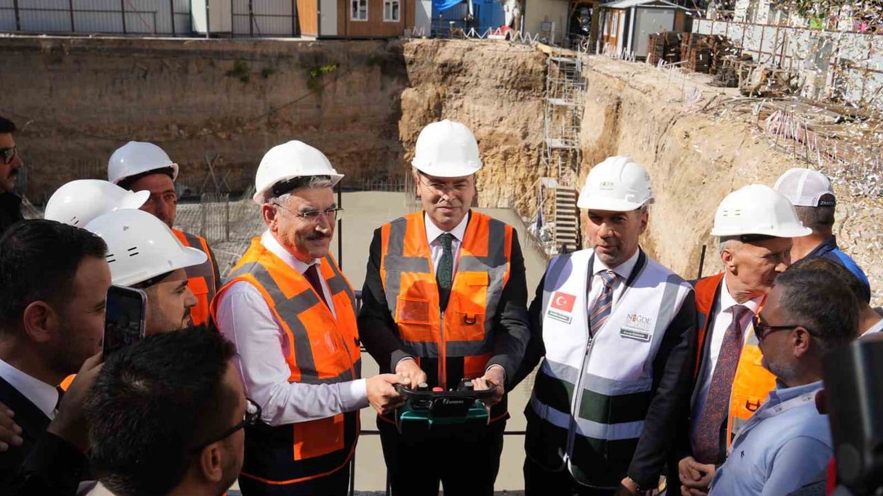 Niğde'de Dışarı Camii çevresi yenileniyor: yeraltı otoparkı ve sosyal alanlar hayata geçiriliyor