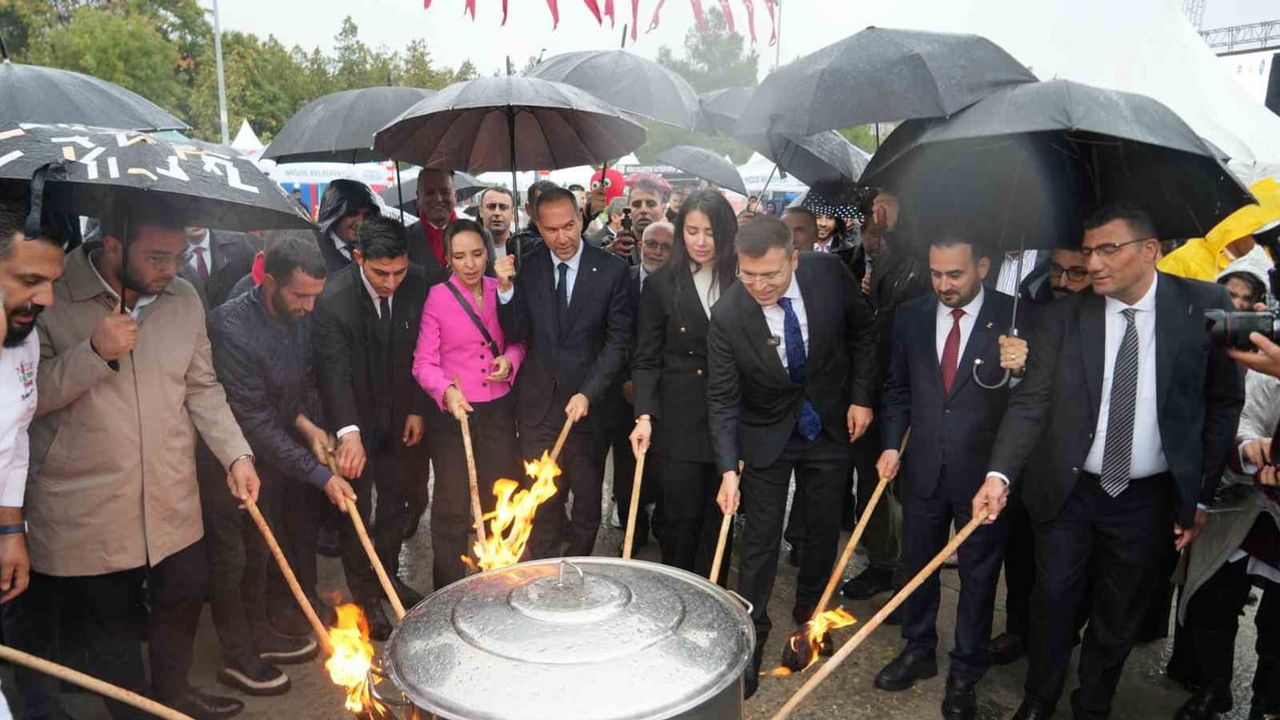Niğde'de tarih sofrası kuruldu: 6. gastronomi festivali kortejle başladı
