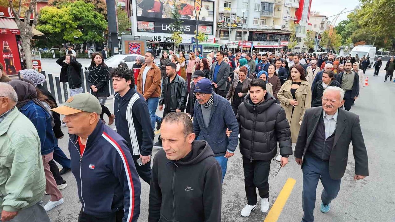 Niğde'de yaşlılar yürüyüşte deneyimlerini gençlerle paylaştı