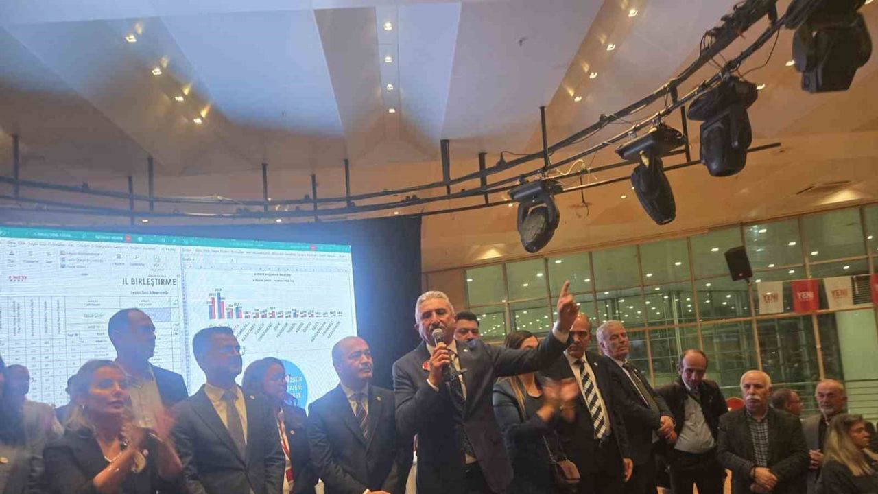 Nihat Yeşiltaş yeni parti bursa il başkanlığında güven tazeledi