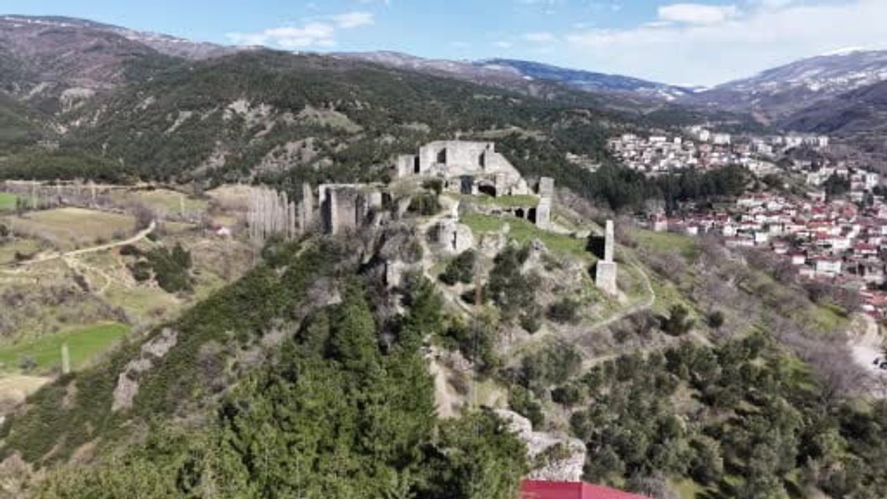 Niksar kalesinin kuzey surları restorasyonla güçlendirilecek