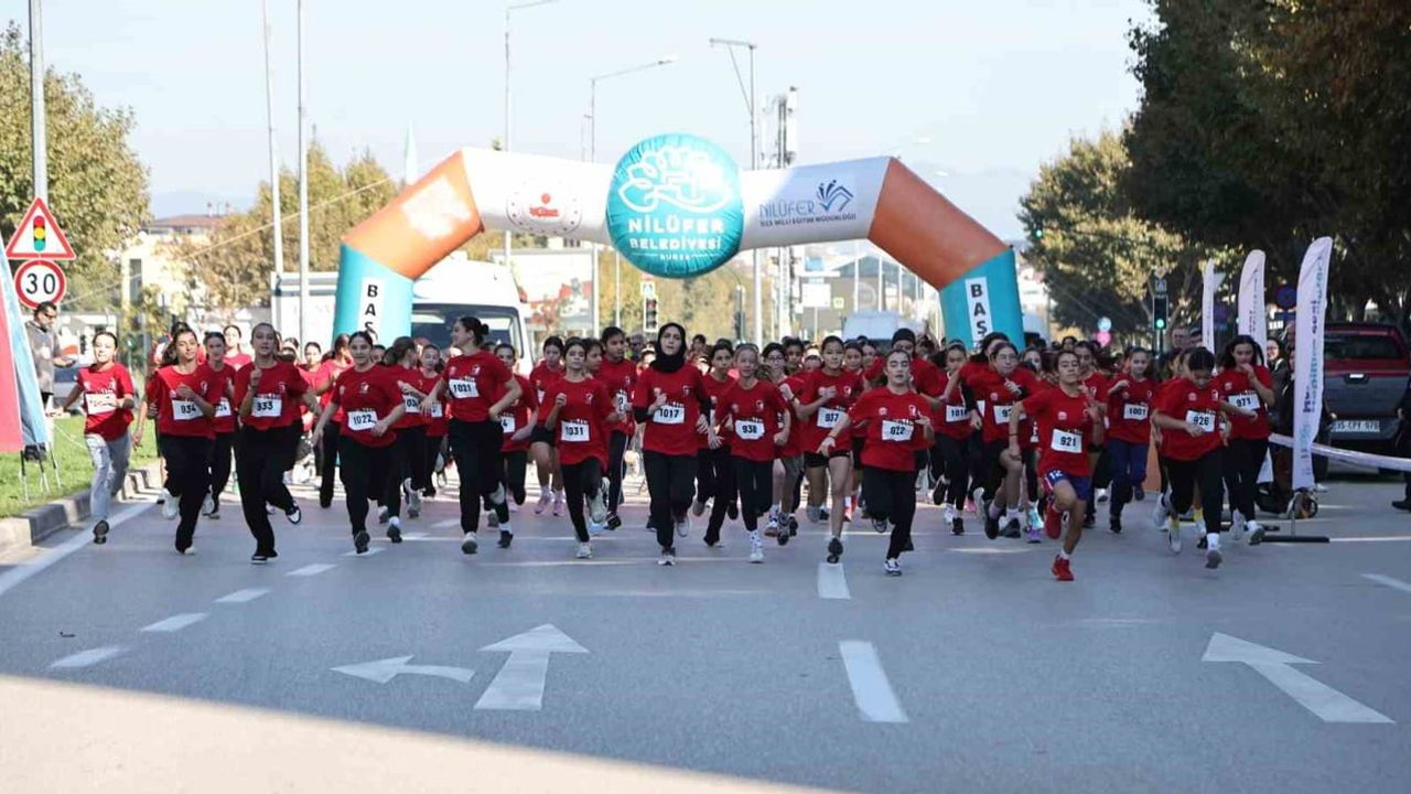 Nilüfer'de bin 749 öğrenci Cumhuriyet için koştu