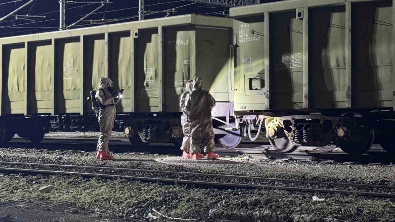 Nitrik asit sızıntısı şüphesiyle yük treni karantinaya alındı