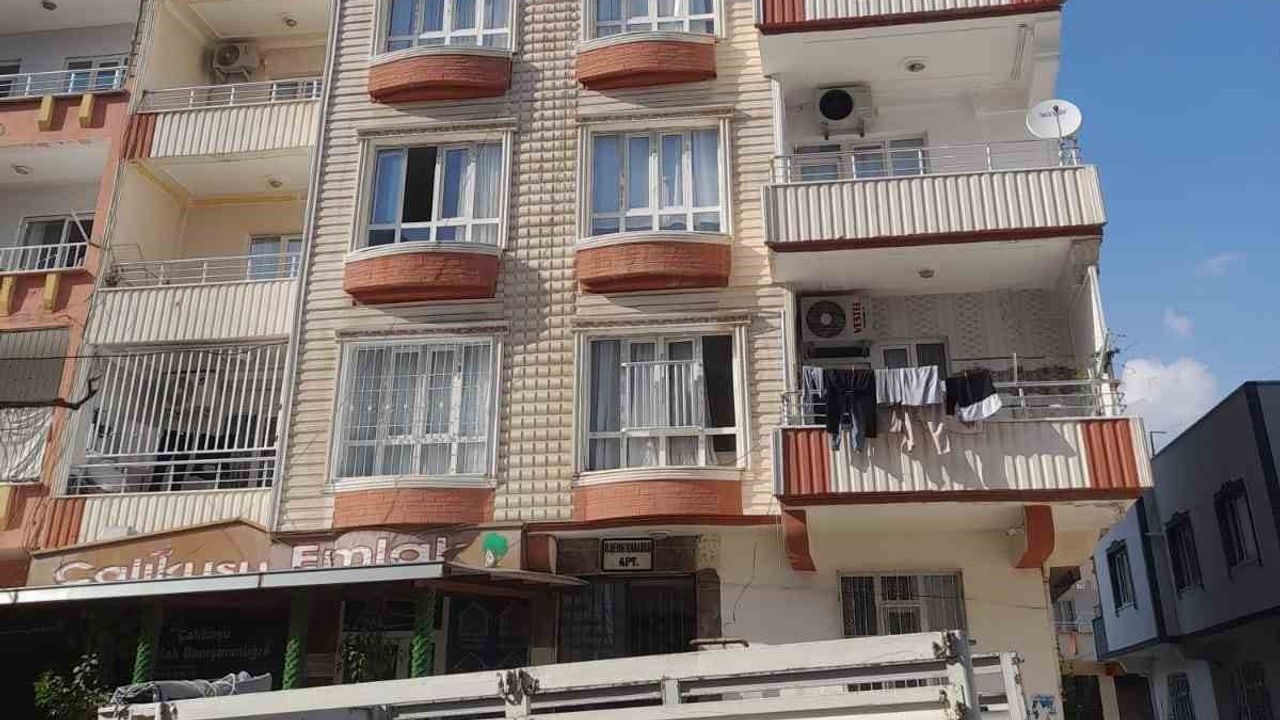 Nizip'te 5. kattan düşen çocuk hayatını kaybetti