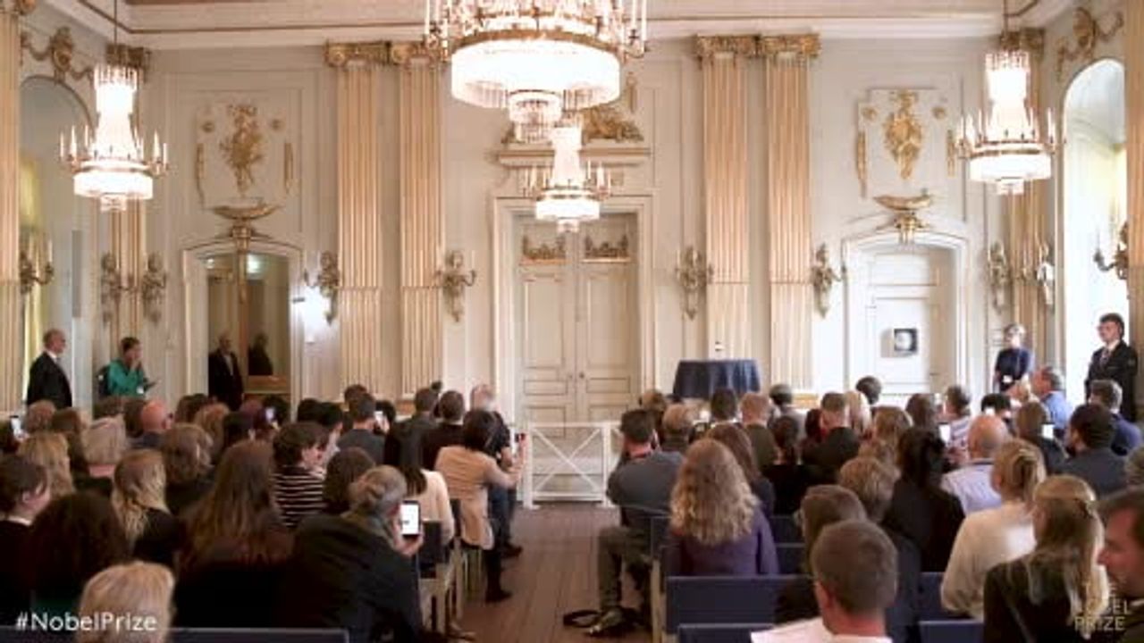 Nobel edebiyat ödülü çağdaş şiire yeni biçimler kazandıran Anne Carson'a