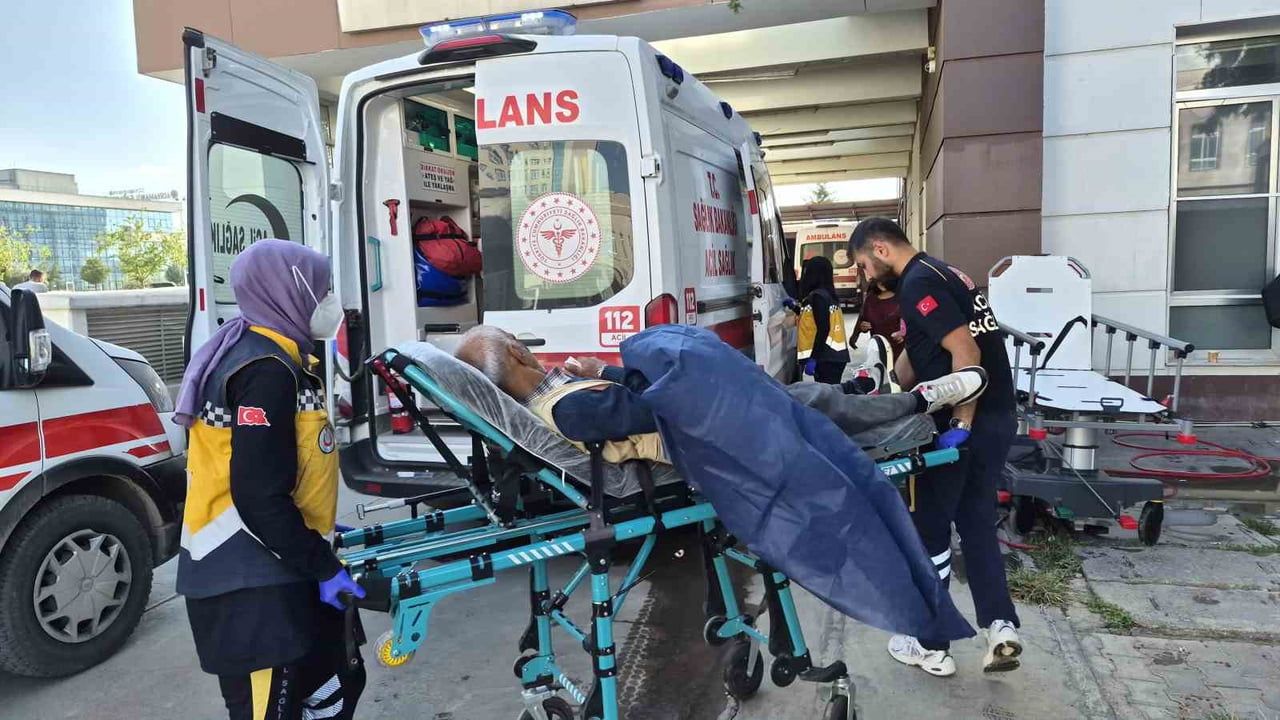 Noter önünde çarpma: 60 yaşındaki yaya hastaneye kaldırıldı