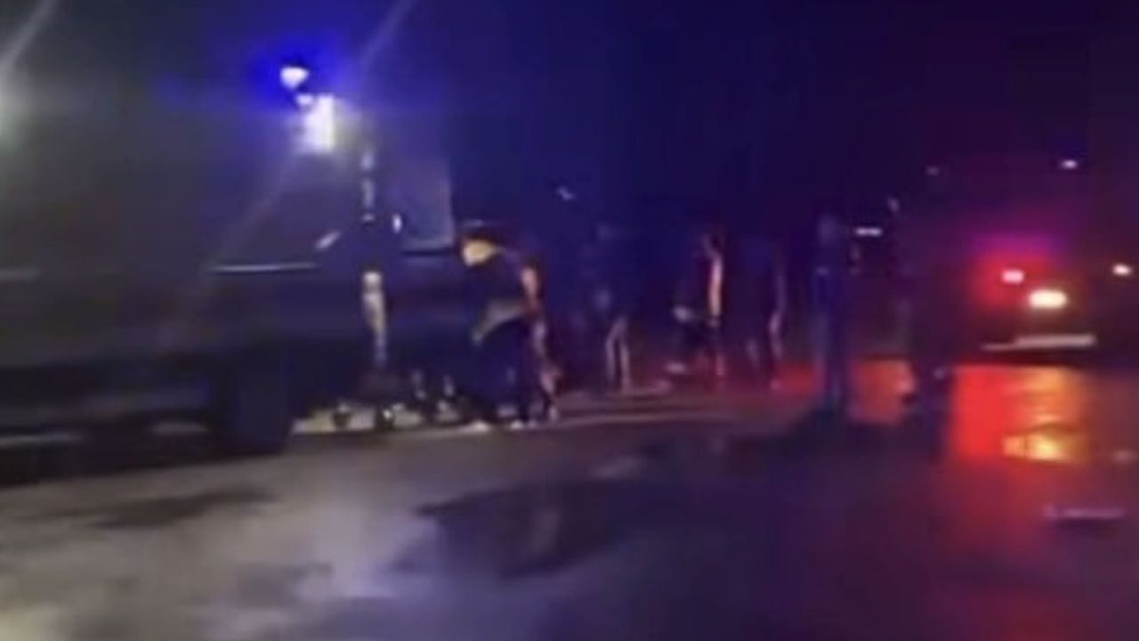 Nurdağı'nda iki noktada çarpışma ve devrilme: 21 kişi yaralandı