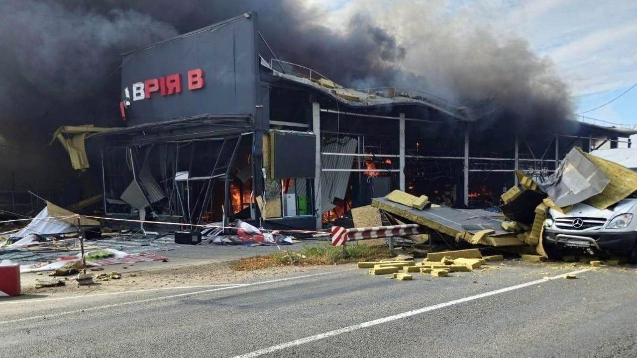 Odessa'da günlük hayatın hedef alınması: süpermarket saldırısı üç yaralı bıraktı