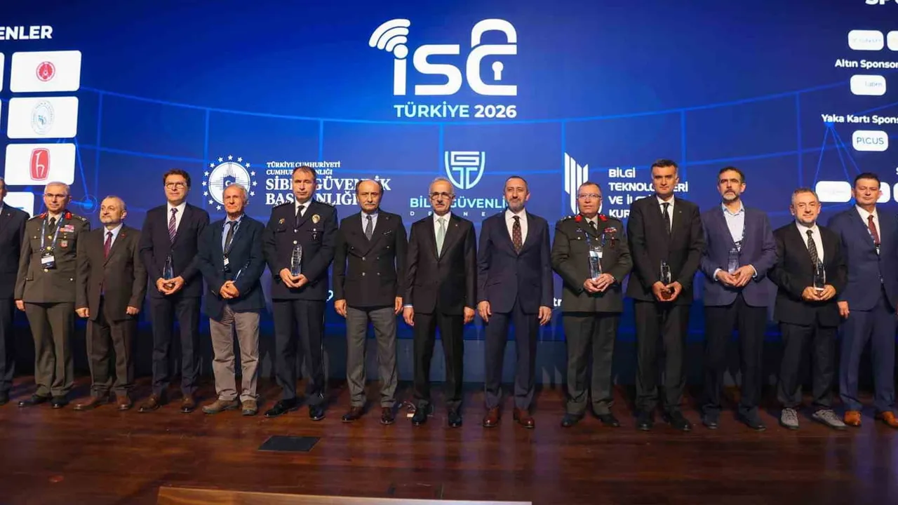 odtü rektörüne siber güvenlik alanında üstün hizmet ödülü verildi