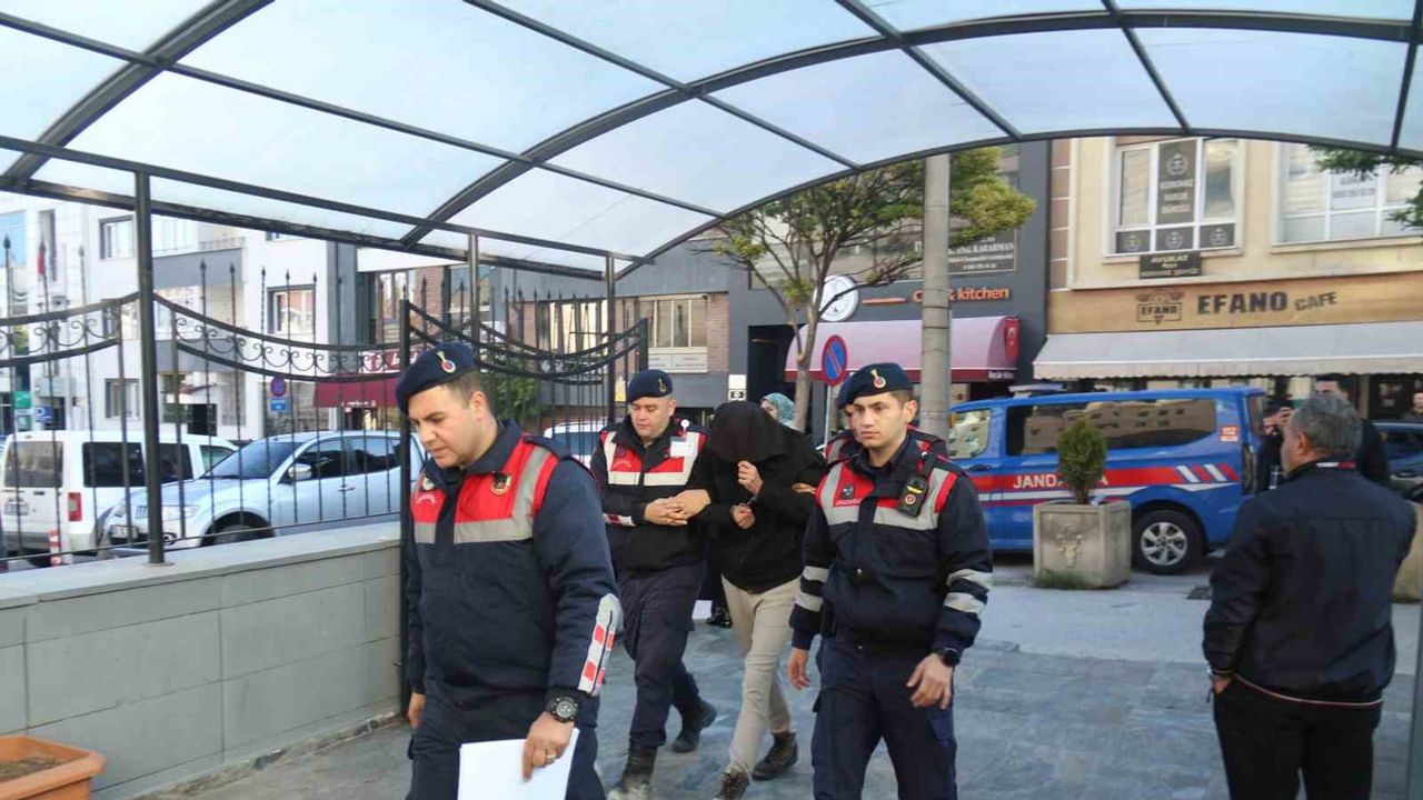 Odunpazarı'nda iz takibi sonrası gerçekleştirilen operasyonda 21 poşet kenevir ve çok sayıda uyuşturucu ele geçirildi