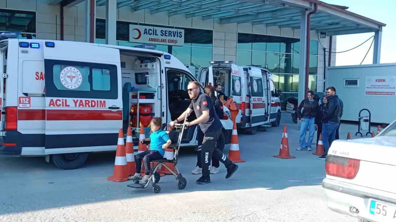 Öğle yemeği sonrası okulda toplu rahatsızlık: 9 öğrenci sevk edildi