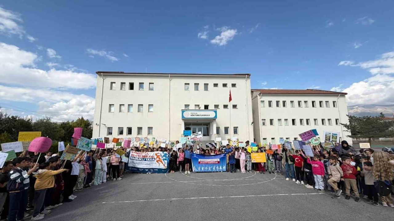 Öğrenciler ve veliler yürüdü: Erzincan'da Dünya Yürüyüş Günü mesajı