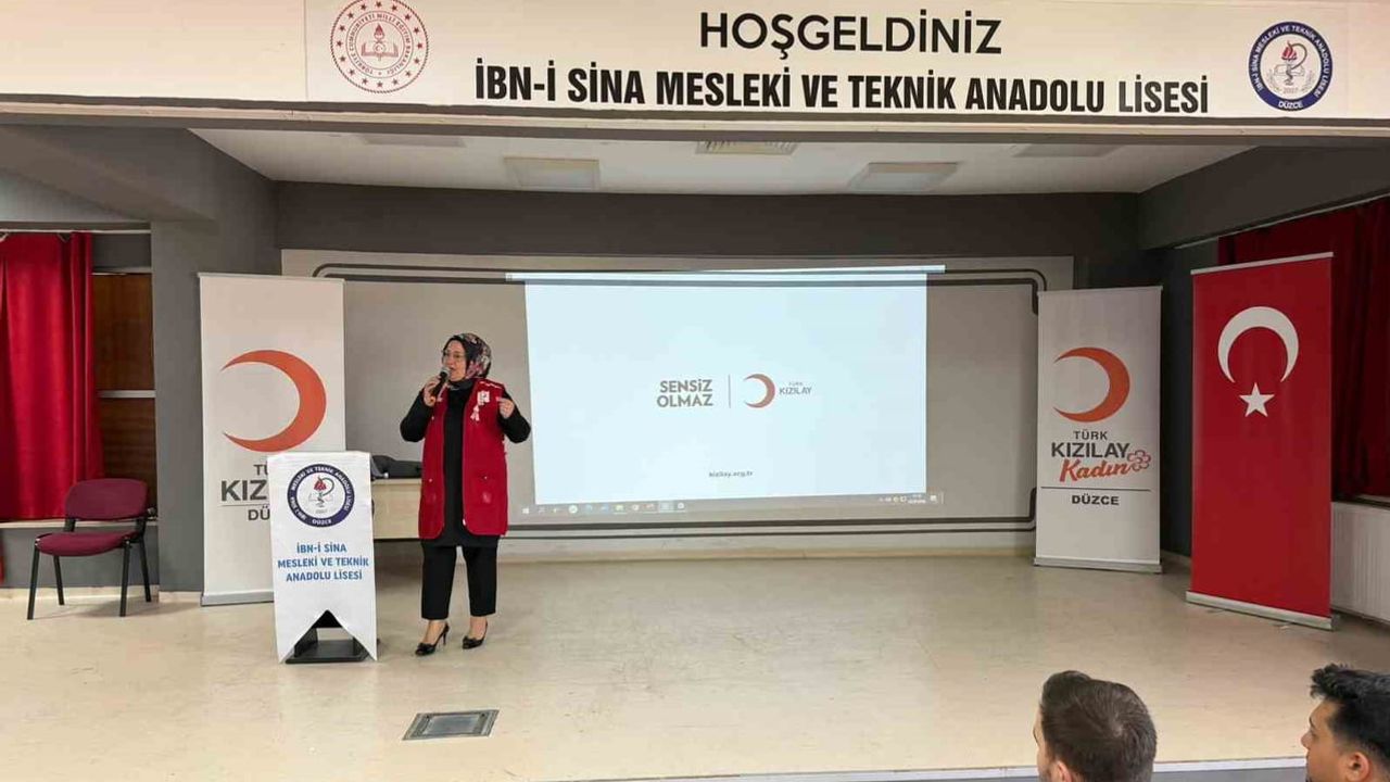 Öğrencilere Kızılay tanıtımı ve ilk yardım eğitimi verildi
