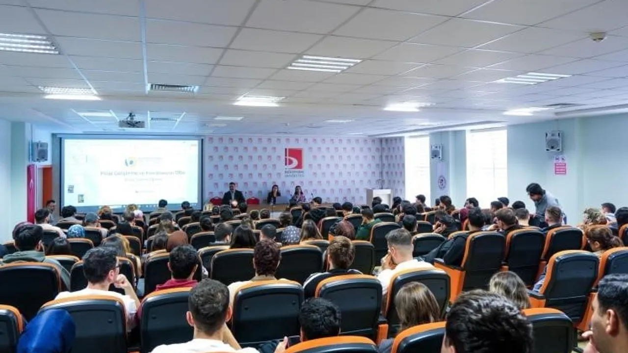 Öğrencilere TÜBİTAK projelerinde yol gösteren uygulamalı eğitim