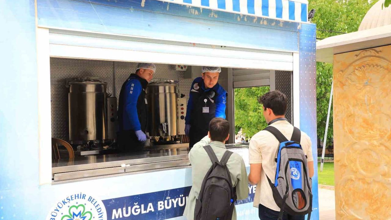 Öğrencilerin sabahına sıcak destek: Muğla'da yerleşkede çorba ikramı