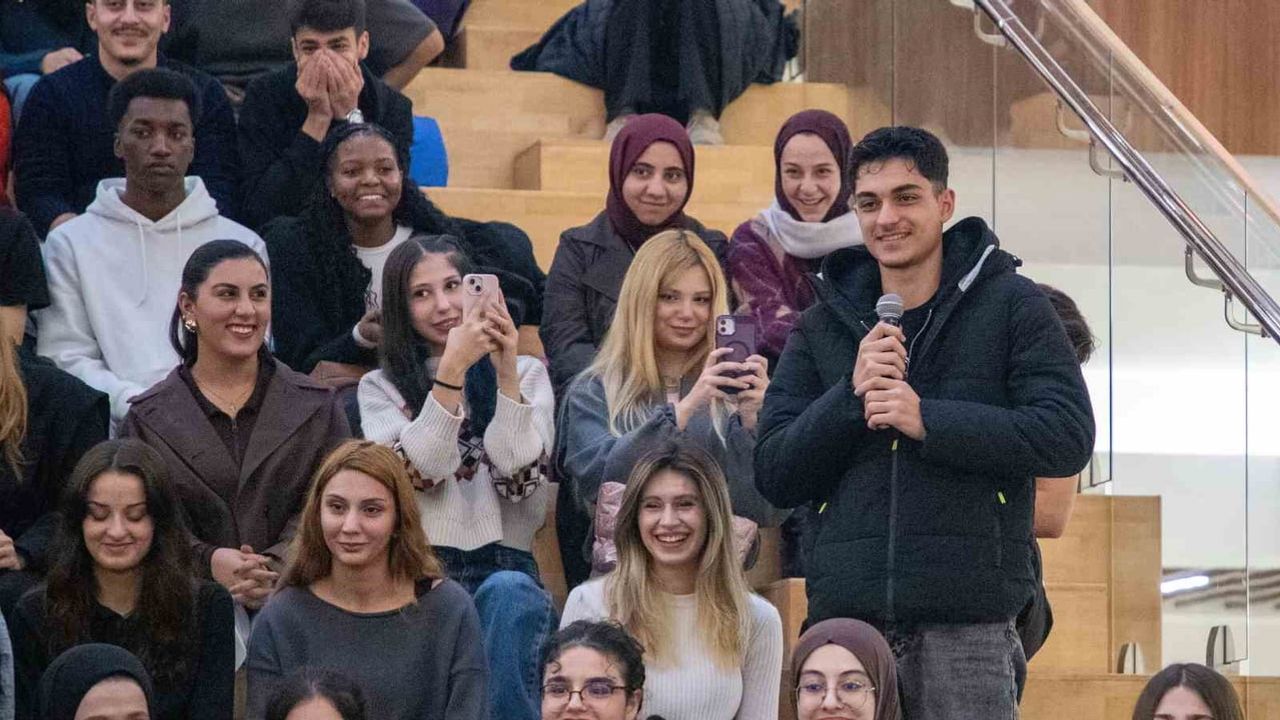 Öğrencilerin ulaşımına destek: Erzincan Binali Yıldırım Üniversitesi'ne 4 elektrikli otobüs